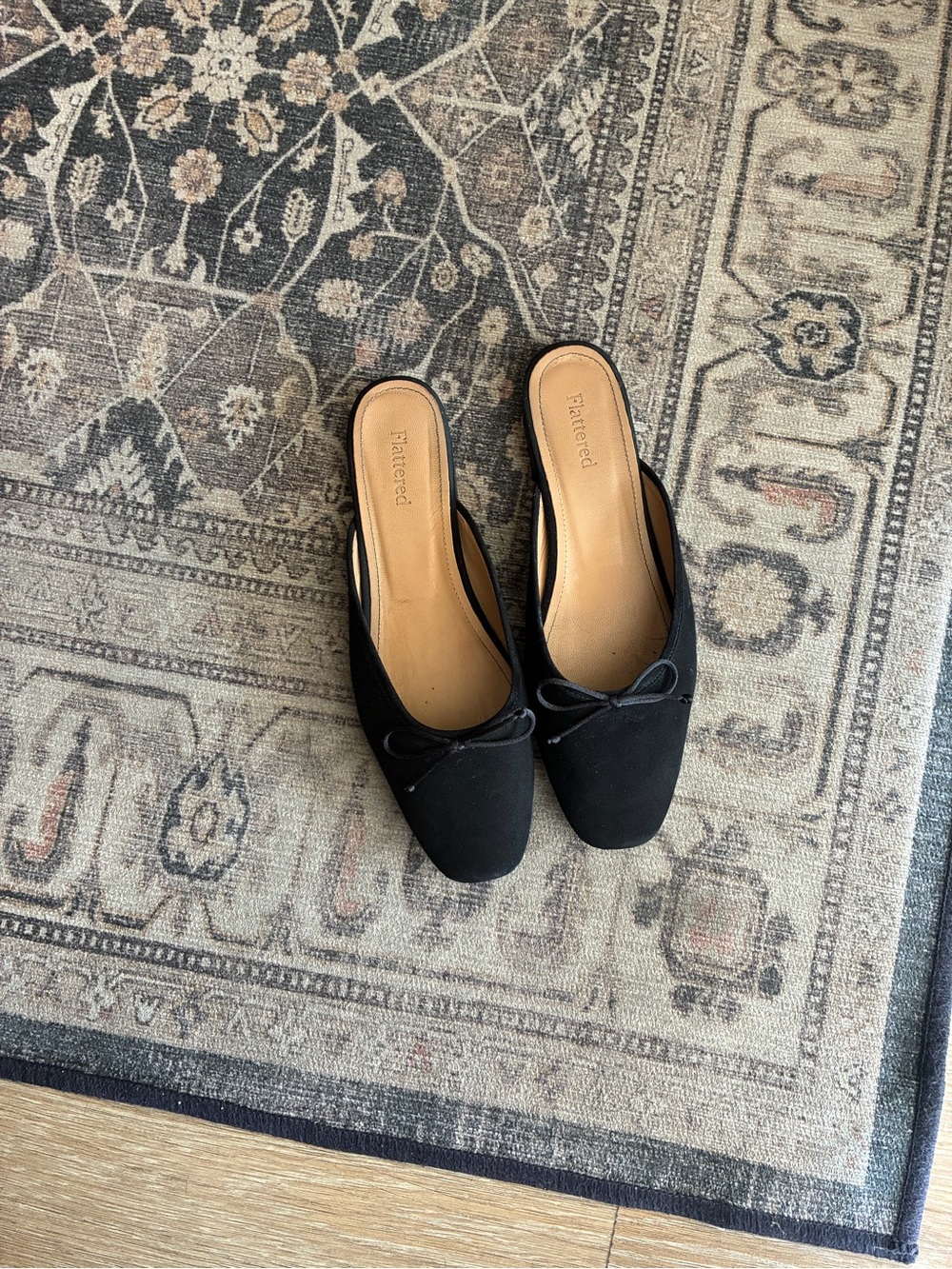 Flattered Malva Suede Black flats